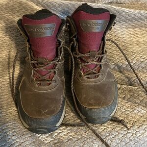 New Balance Women’s 8.5 Leather Waterproof Hiking Boots